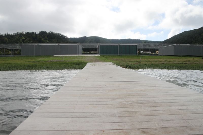 Front urbain et salon de Thé à Lagoa das 7 Cidades