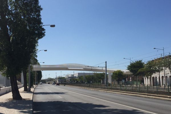 Ponte Pedonal e Ciclovia do MAAT