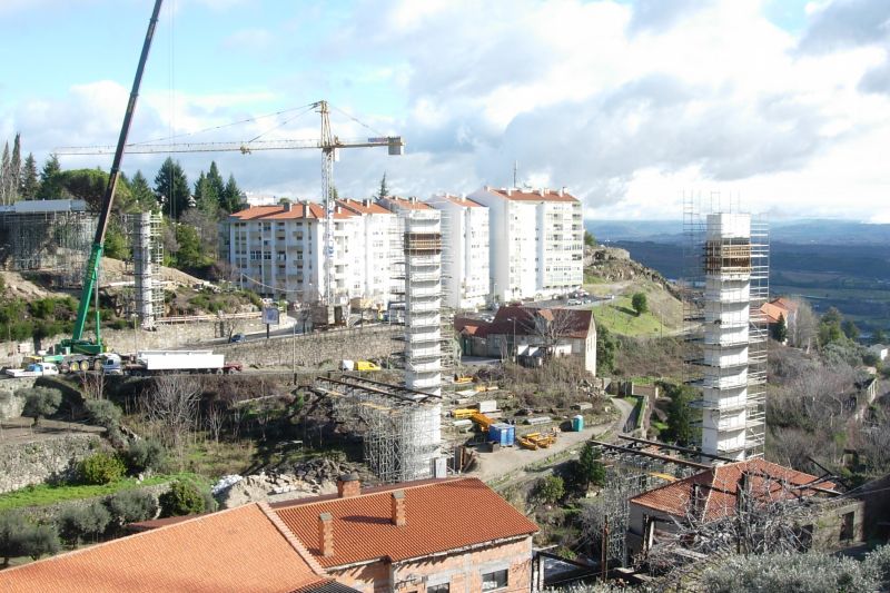 Pedestrian Bridge over the Ribeira da Carpinteira