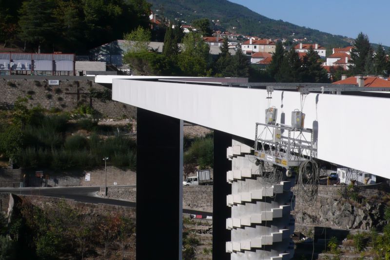 Pont piétonnier sur la Ribeira da Carpinteira