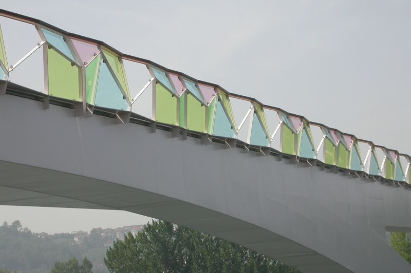 Pedro and Inês Pedestrian Bridge