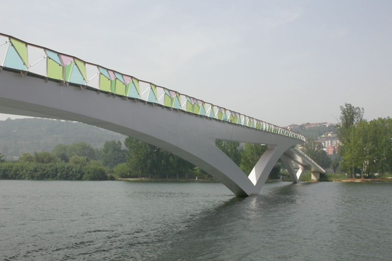 Pedro and Inês Pedestrian Bridge