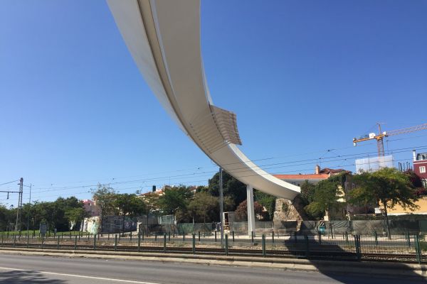 Ponte Pedonal e Ciclovia do MAAT