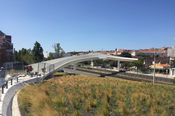 Ponte Pedonal e Ciclovia do MAAT