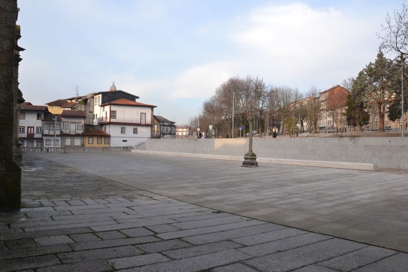 Requalificação Urbanística da Praça do Toural, Alameda de S. Dâmaso e Rua Sto António