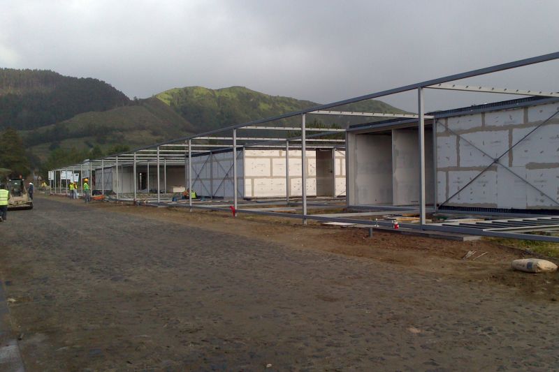 Urban Front and Tea House in Sete Cidades Lagoon