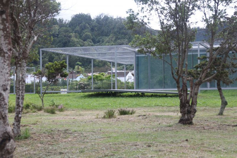 Front urbain et salon de Thé à Lagoa das 7 Cidades