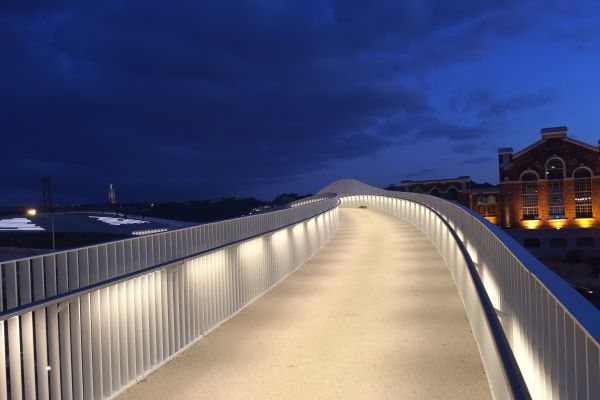 Ponte Pedonal e Ciclovia do MAAT