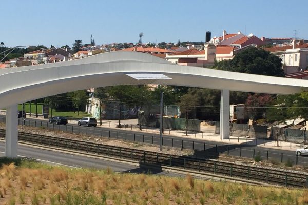 Ponte Pedonal e Ciclovia do MAAT