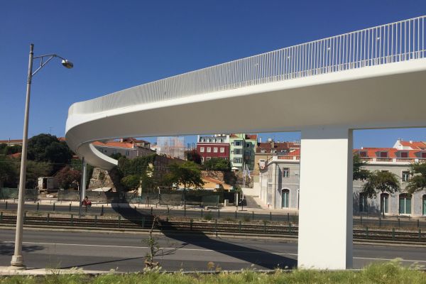 Ponte Pedonal e Ciclovia do MAAT
