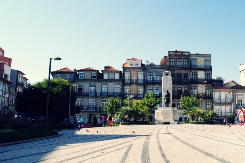 Car Park at Squares Gomes Teixeira, Carlos Alberto and Clérigos