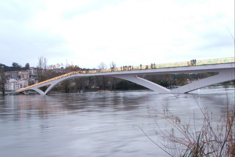 Ponte Pedonal Pedro e Inês